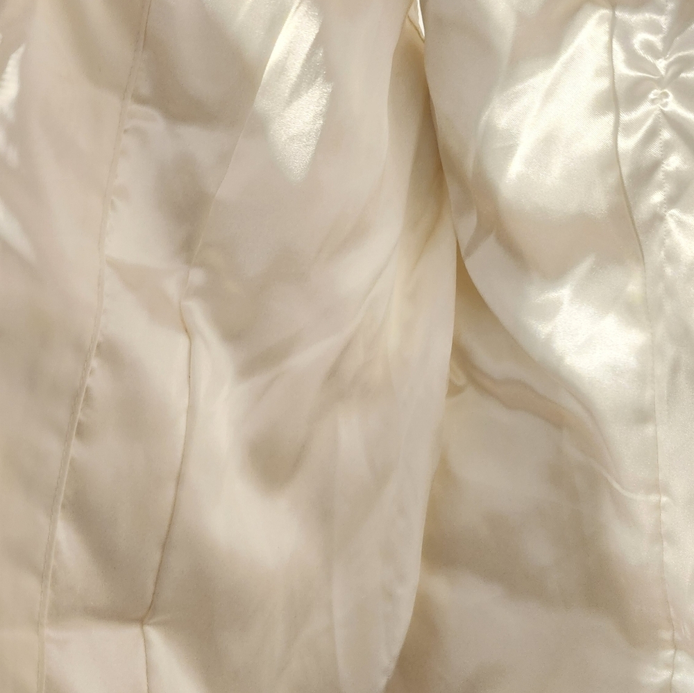 Calvin Klein Quilted Puffer Vest in Ivory / Cream woman girl - Picture 7 of 8